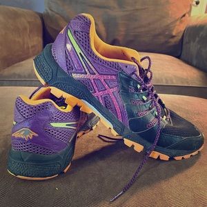 ASICS 10.5 women’s running/trail shoes
